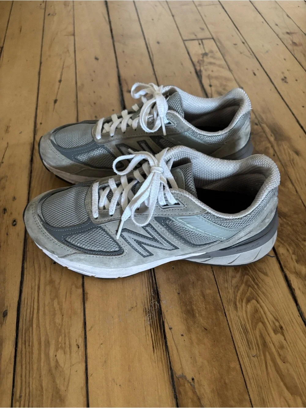 New Balance Women's 990V5 Silver and White Athletic Sneakers